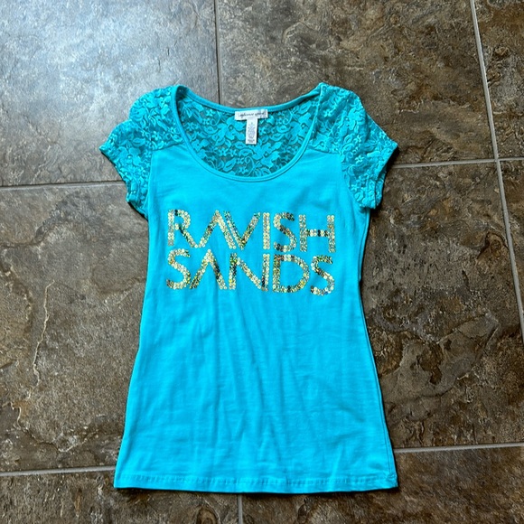 Ravish Sands Blue Sequin and Lace Back Tee - Picture 1 of 3